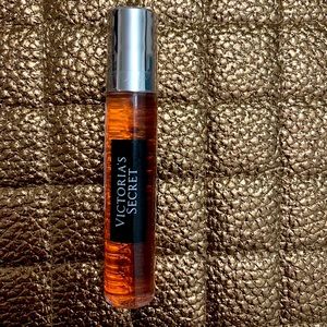 🌼Deal! 2/$14 NWT Sale!Victoria Secret  Lip Oil